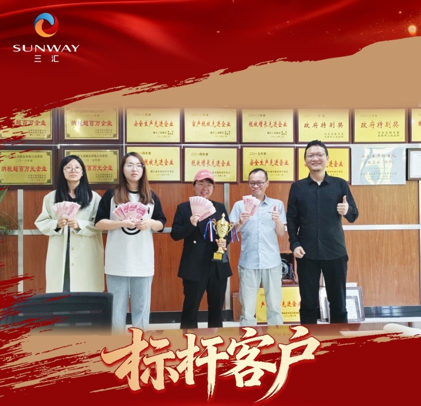 东阳市飞龙帽业有限公司团队与三汇咨询客户案例现场合影