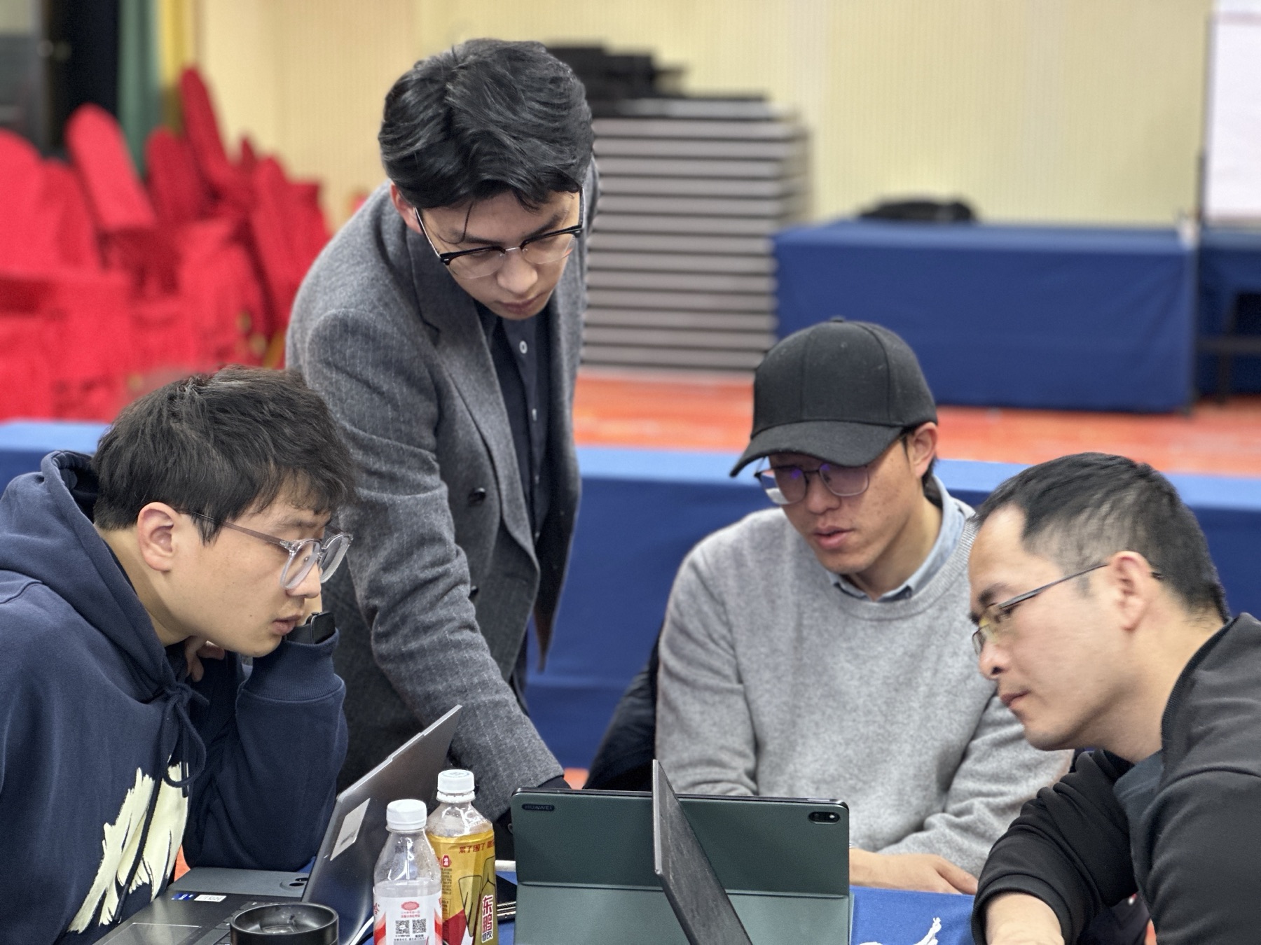 三汇咨询导师在培训现场与学员一起做客户开发辅导